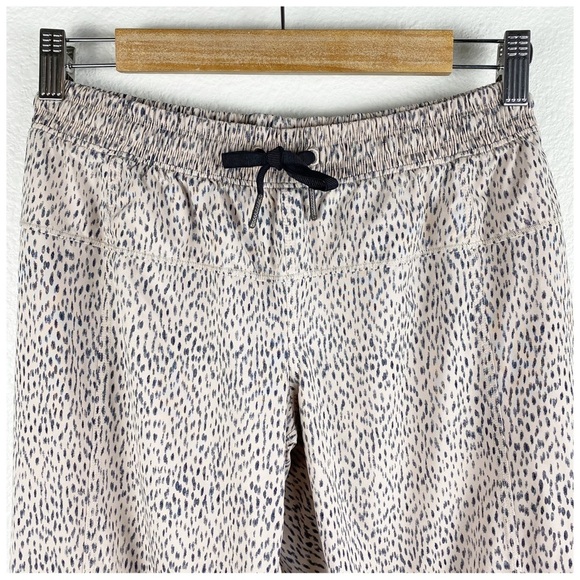 Lululemon Step‎ Lively Crop Dottie Dash Grain Black Pants Size 4 - Picture 5 of 10